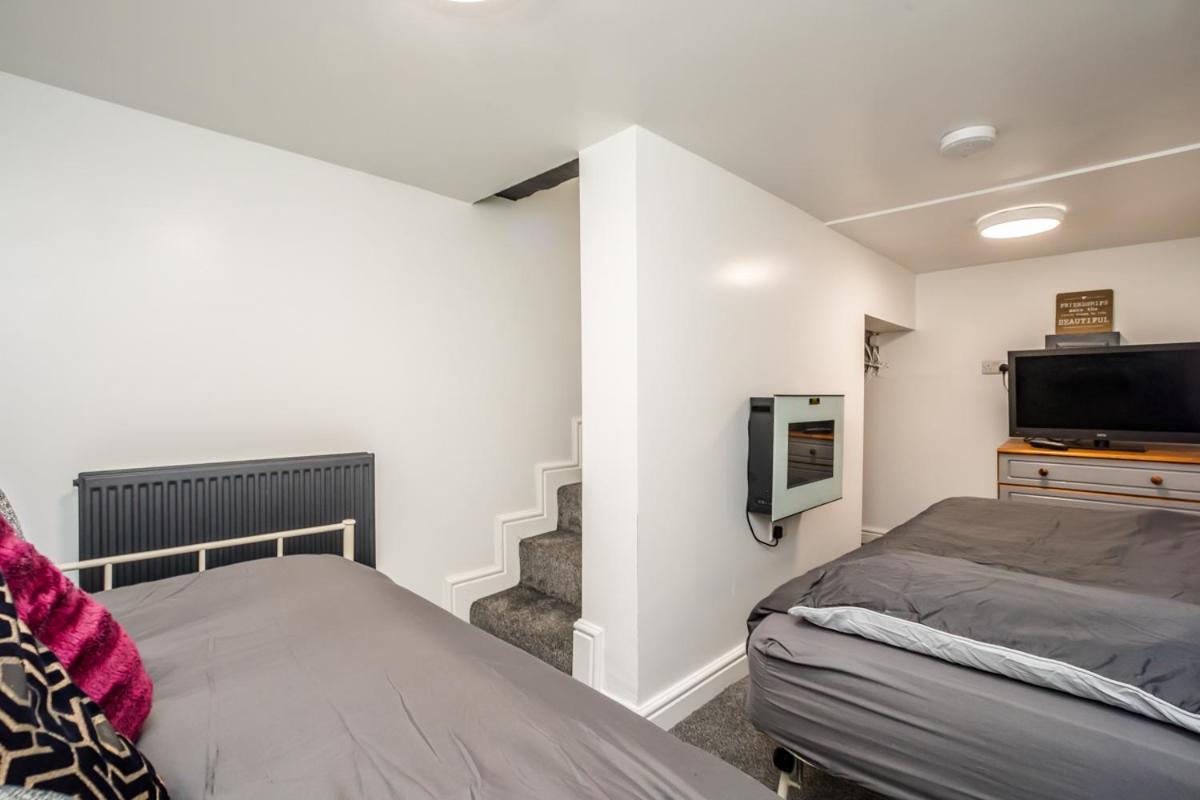 The Cosey Tucked-Away Cottage 2 Or 3 Bedroom Options ハダーズフィールド エクステリア 写真