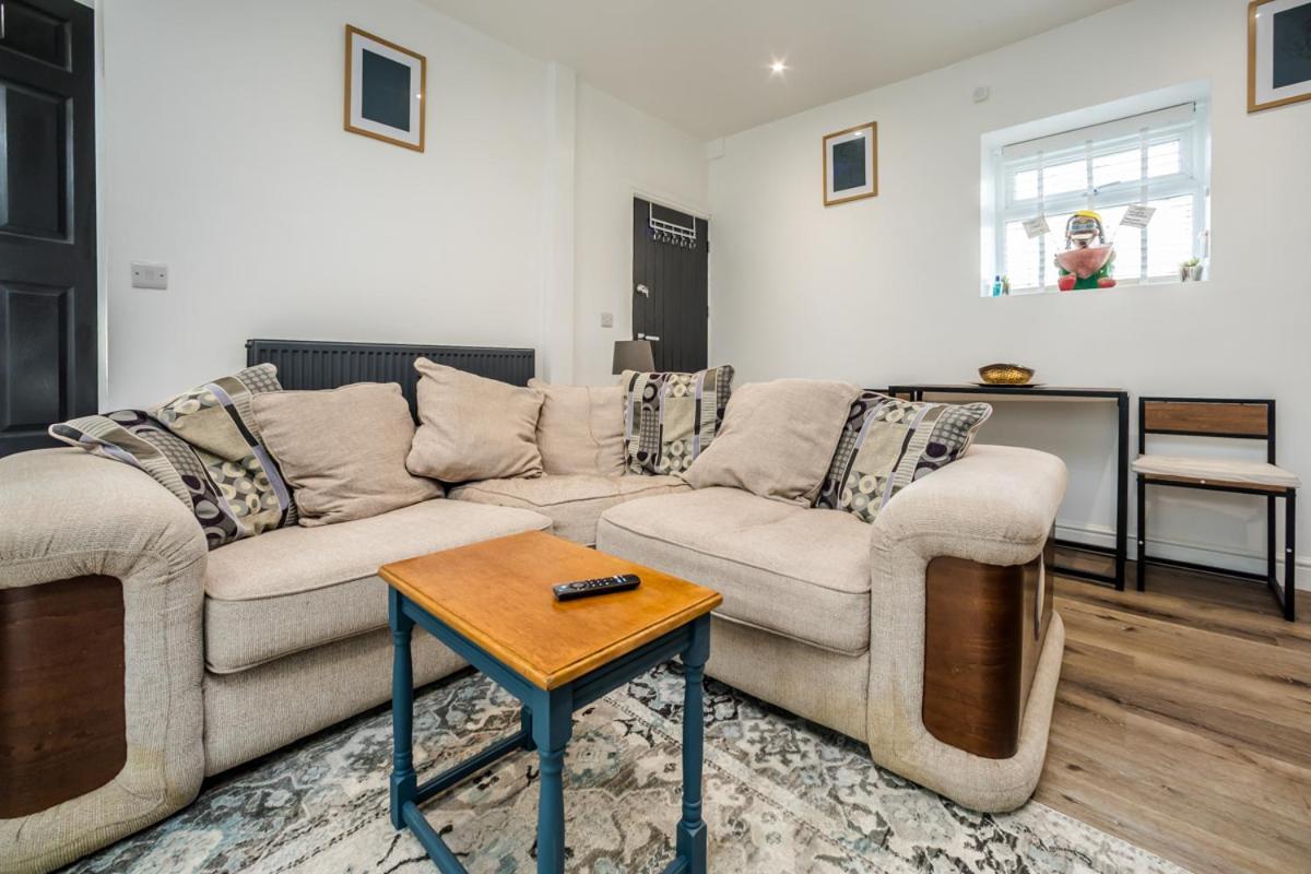 The Cosey Tucked-Away Cottage 2 Or 3 Bedroom Options ハダーズフィールド エクステリア 写真