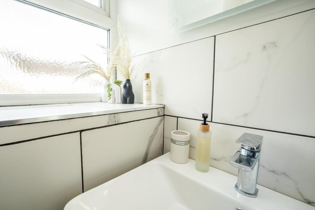 The Cosey Tucked-Away Cottage 2 Or 3 Bedroom Options ハダーズフィールド 部屋 写真