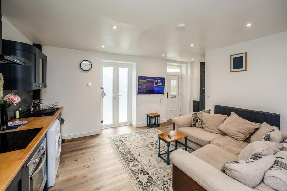 The Cosey Tucked-Away Cottage 2 Or 3 Bedroom Options ハダーズフィールド 部屋 写真