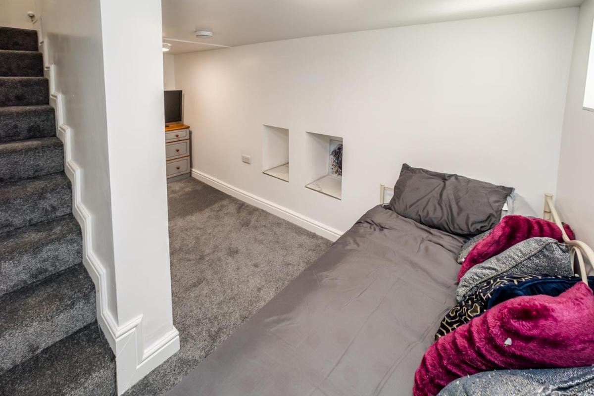 The Cosey Tucked-Away Cottage 2 Or 3 Bedroom Options ハダーズフィールド 部屋 写真